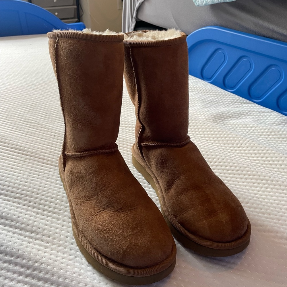 Ugg Size 8 - image 3